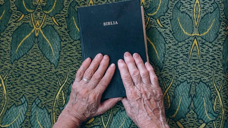 Hero blog image for <a href="/blog/2020-01/que-dice-la-biblia-sobre-aquellos-que-se-quedan">vista</a>