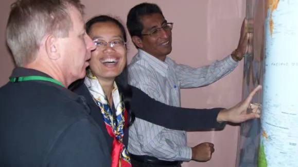 Latinos buscan formar comunidad