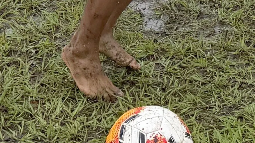 Un balón abre caminos de fe