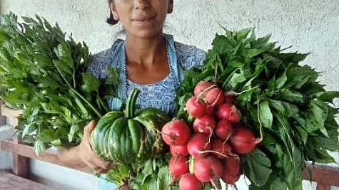 Guatemaltecos bendiciendo a guatemaltecos