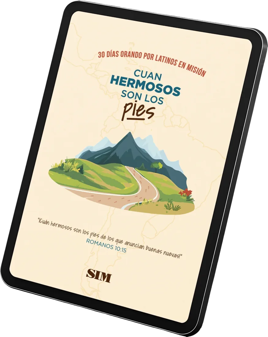 Portada de la guía «30 días orando por latinos en misión» en una tableta