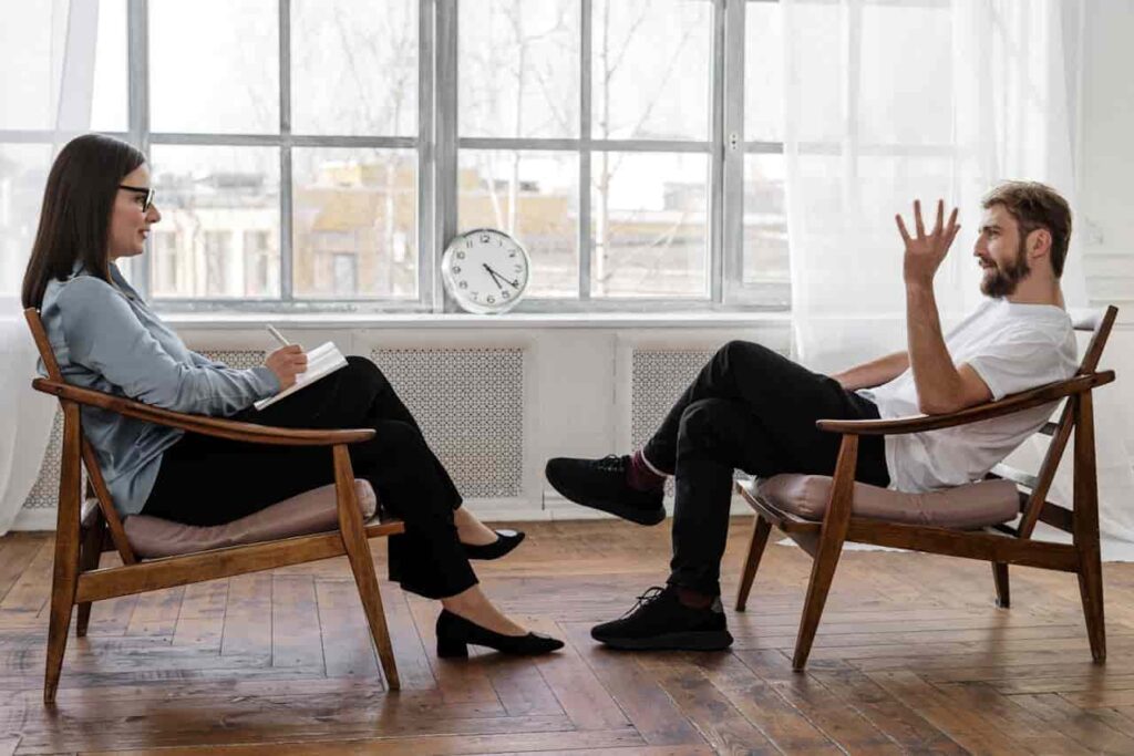 Foto de cottonbro studio: https://www.pexels.com/es-es/foto/hombre-pareja-gente-oficina-4101143/