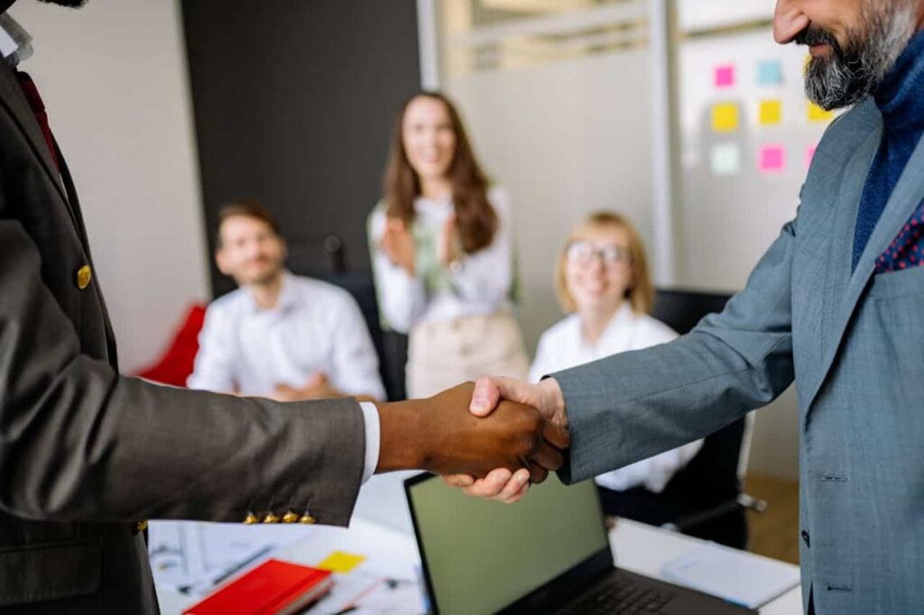 Foto de Yan Krukau: https://www.pexels.com/es-es/foto/oficina-reunion-encuentro-adentro-7792841/