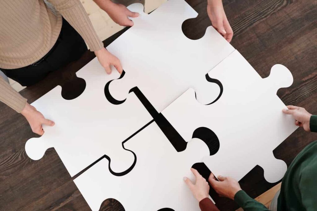 Foto de Diva Plavalaguna: https://www.pexels.com/es-es/foto/manos-sujetando-conceptual-trabajo-en-equipo-6147381/