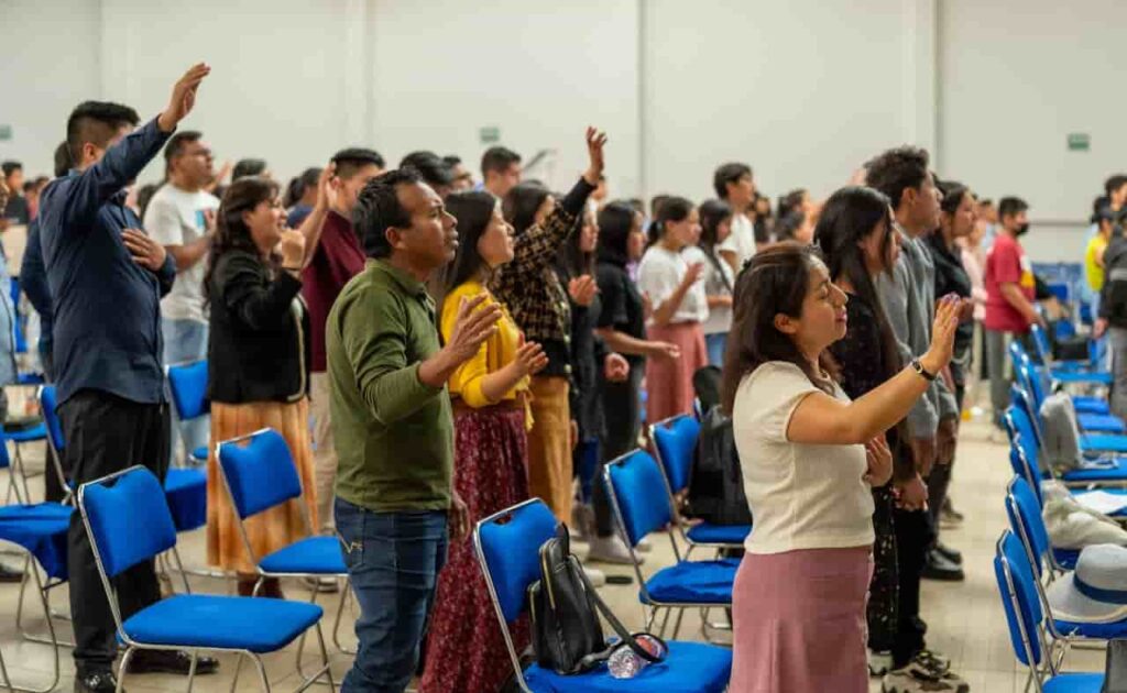 Foto de Israel Torres: https://www.pexels.com/es-es/foto/gente-evento-en-pie-de-pie-20724370/