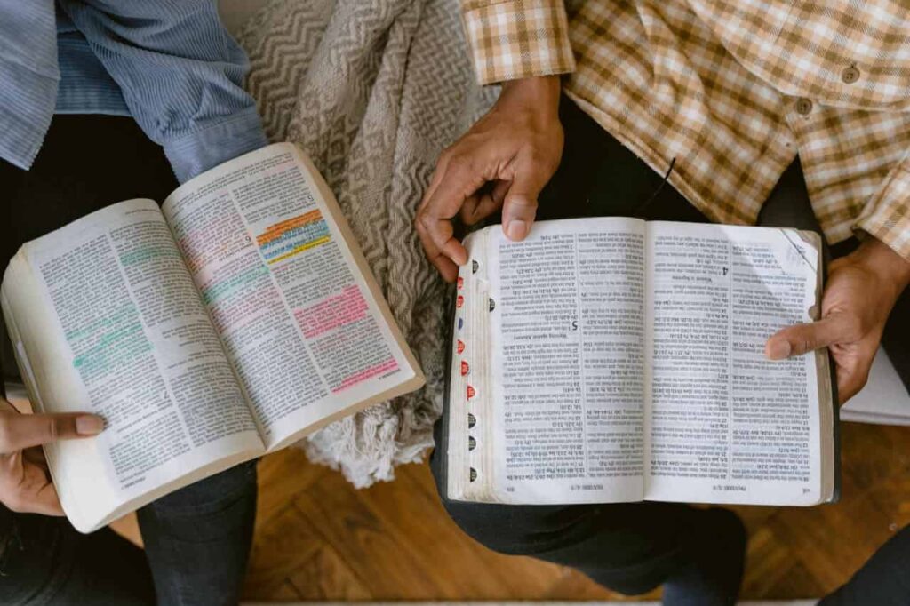 Foto de Tima Miroshnichenko: https://www.pexels.com/es-es/foto/hombre-gente-relajacion-notas-6860390/